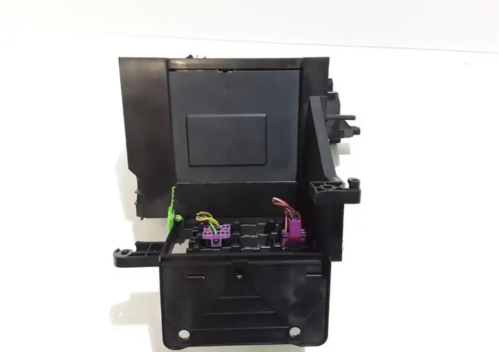 Volkswagen Touran I (2003 - 2010) 300937049E Блок предохранителей — фото 9
