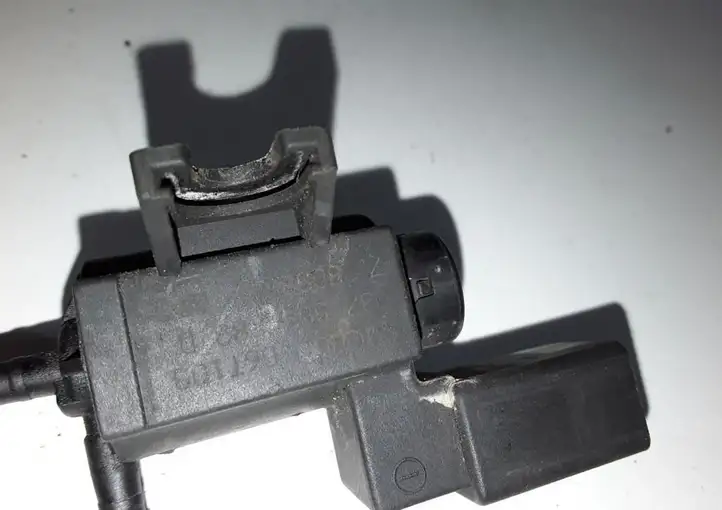 Audi A4 S4 B7 8E 8H (2004 - 2009) 037906283D Вакуумный клапан — фото 7