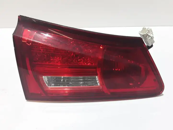 Lexus IS 220D-250-350 (2005 - 2010) Задний фонарь в крышке багажника — фото 1