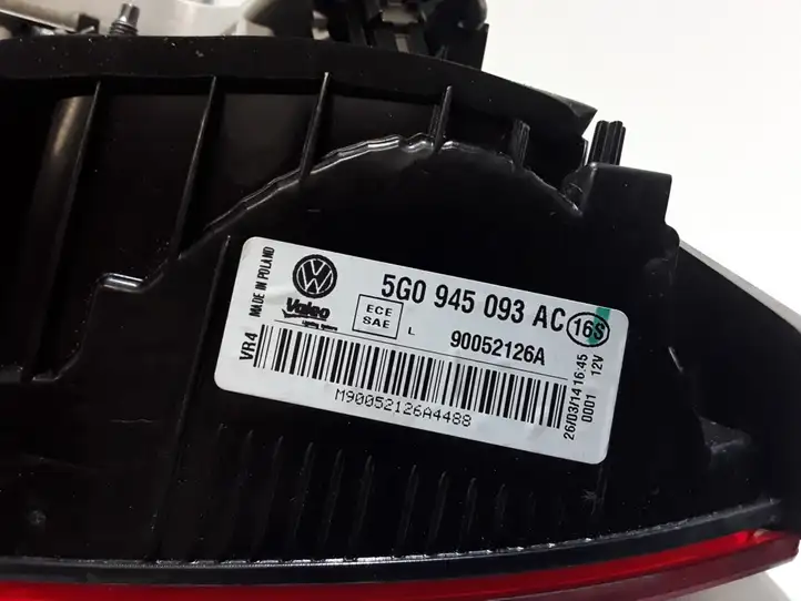 Volkswagen Golf VII (2013 - 2019) Задний фонарь в крышке багажника — фото 4