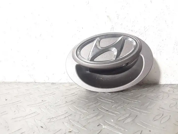 Hyundai i20 (PB PBT) (2008 - 2012) 817211J020 Кнопка закрытия крышки багажника — фото 1