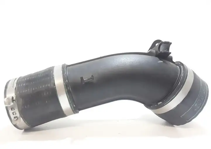 BMW M6 F06/F12/F13 (2012 - 2018) 13717843221 Трубка подачи воздуха — фото 3