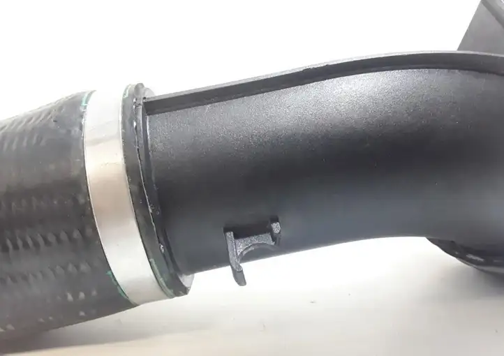BMW M6 F06/F12/F13 (2012 - 2018) 13717843221 Трубка подачи воздуха — фото 5