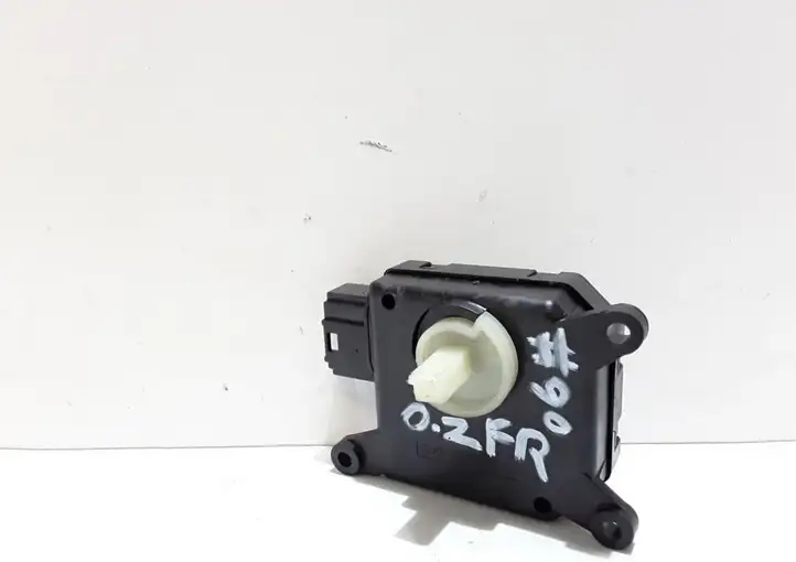 Opel Zafira B (2003 - 2006) 309370600 Двигатель задвижки потока воздуха — фото 3