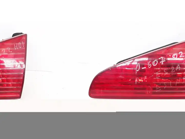 Peugeot 607 (2000 - 2004) Задний фонарь в крышке багажника — фото 2