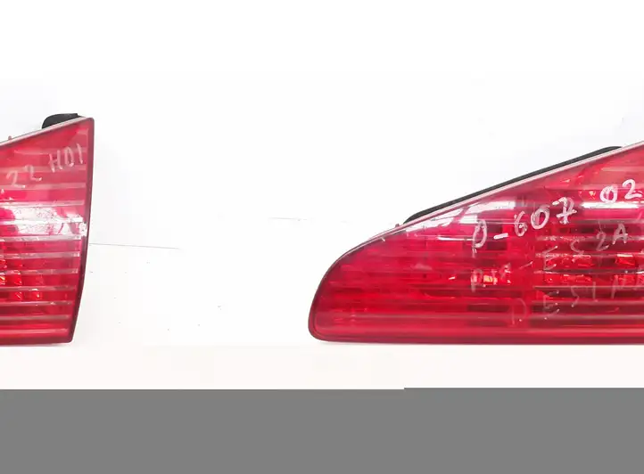 Peugeot 607 (2000 - 2004) Задний фонарь в крышке багажника — фото 6