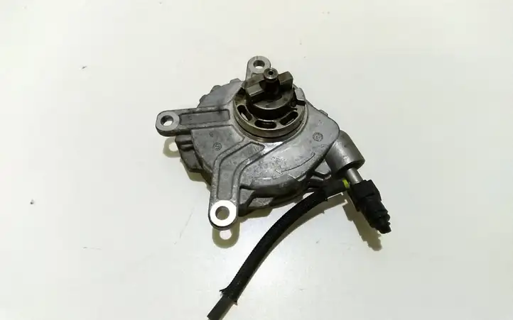 Toyota Avensis T250 (2003 - 2006) 12090779 Вакуумный насос — фото 1