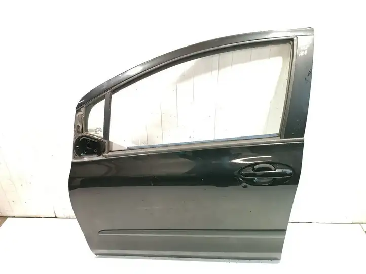 Toyota Yaris (2005 - 2009) Дверь — фото 1