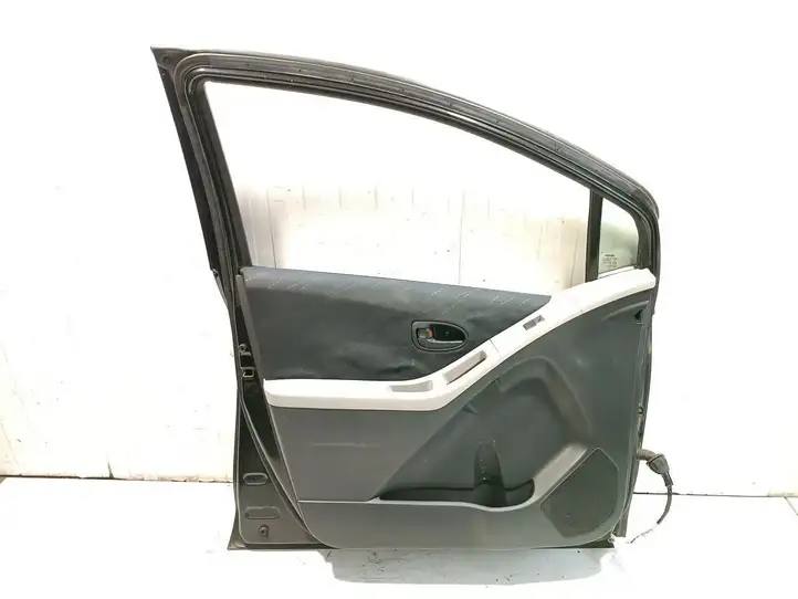 Toyota Yaris (2005 - 2009) Дверь — фото 6