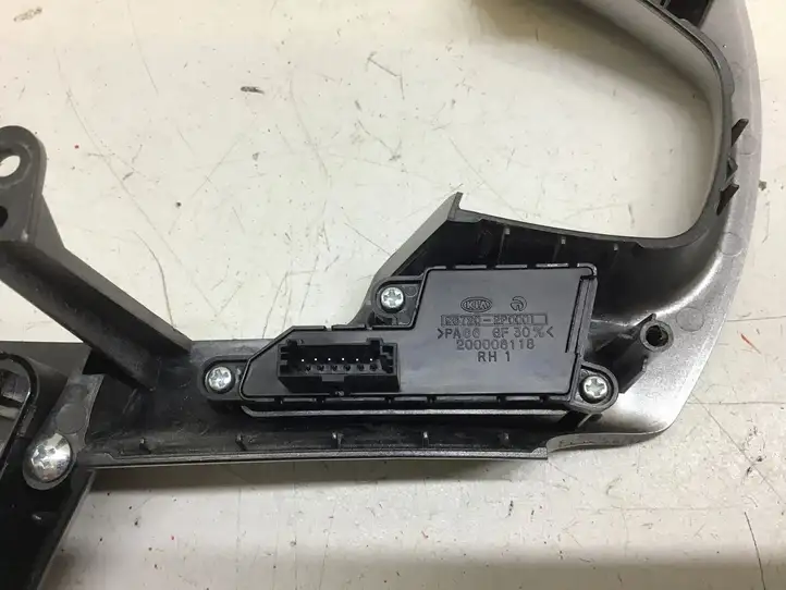 Kia Sorento (2009 - 2014) 967202P1001 Кнопки на рулевом колесе — фото 2