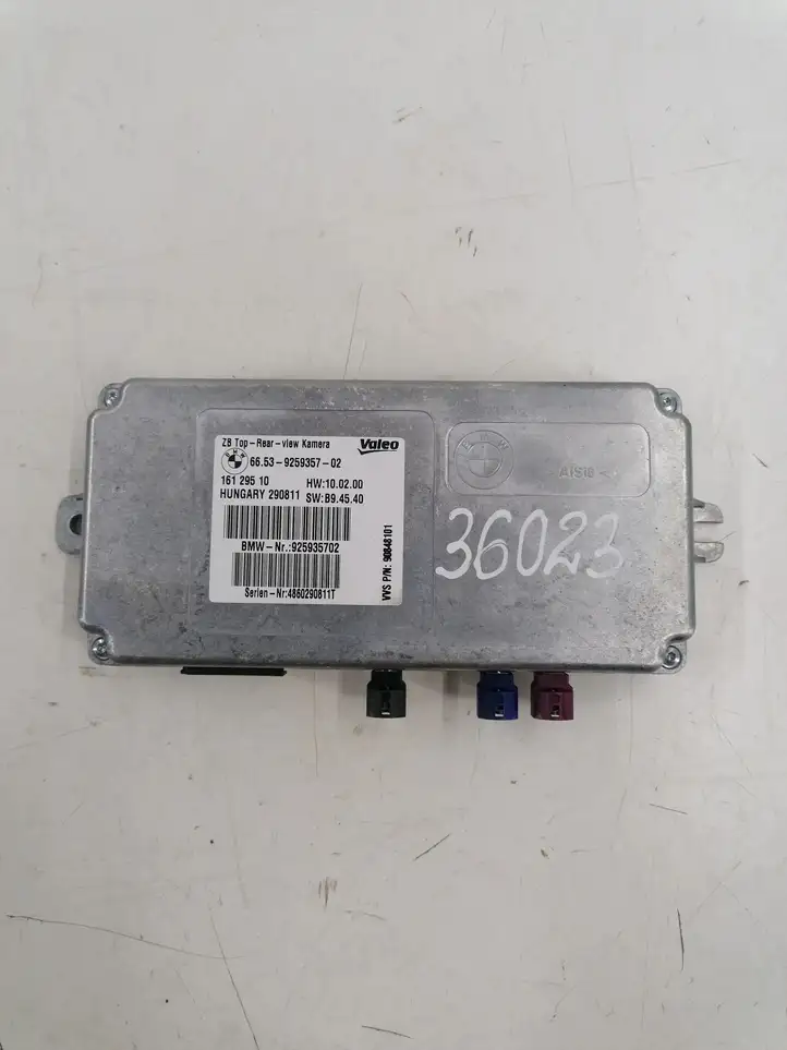 BMW X5 E70 (2006 - 2013) 6653925935702 Усилитель антенны — фото 1