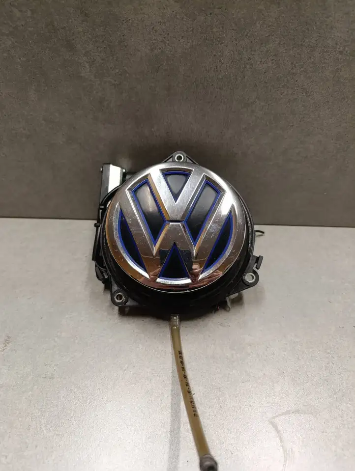Volkswagen Golf VII (2013 - 2019) 5GE827469E Ручка багажника с камерой — фото 1