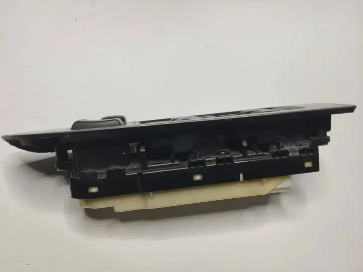 Toyota Land Cruiser (J120) (2002 - 2009) 8404060050 Блок кнопок стеклоподъемников — фото 4