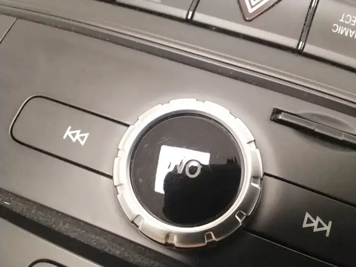 Mercedes-Benz A W176 (2012 - 2018) A2469009916 Магнитола / мультимедийная система — фото 3