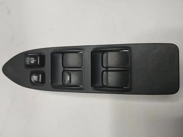 Mitsubishi Pajero (2006 - 2011) 8608A110 Блок кнопок стеклоподъемников — фото 1