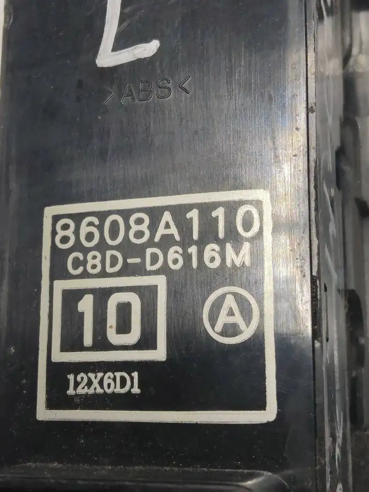 Mitsubishi Pajero (2006 - 2011) 8608A110 Блок кнопок стеклоподъемников — фото 5