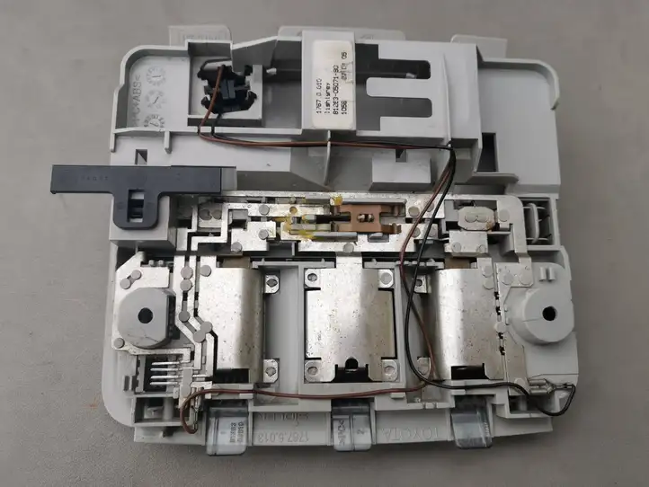 Toyota Avensis T250 (2006 - 2009) 17670010 Передняя подсветка — фото 8