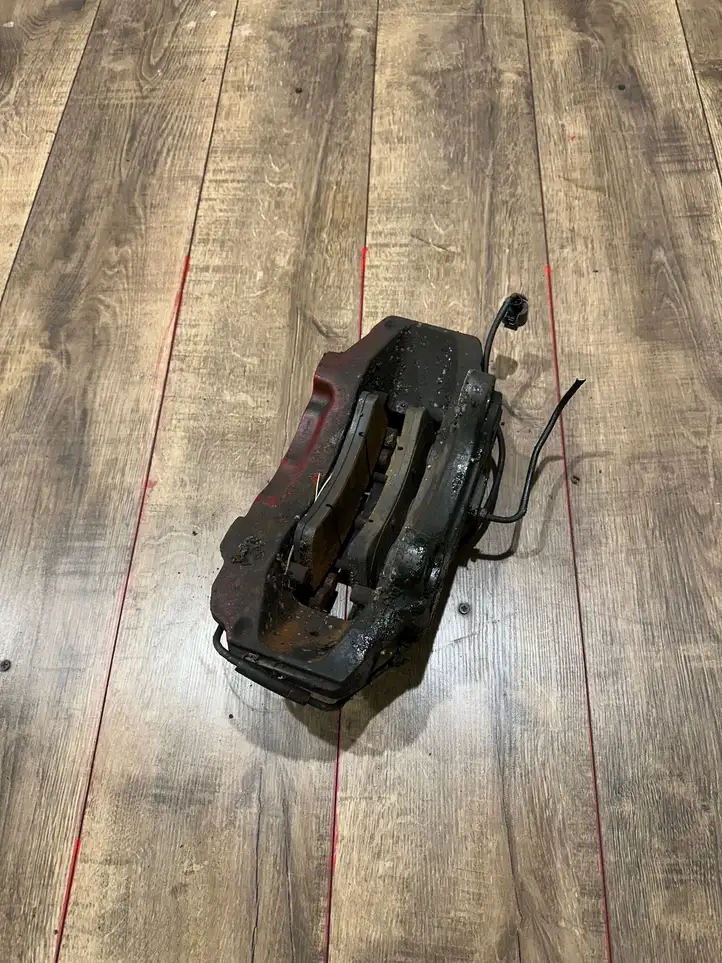 Audi Q7 4L (2005 - 2009) Тормозной суппорт передний — фото 2