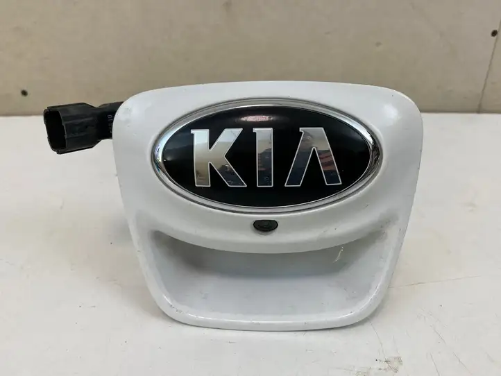 Kia Picanto (2011 - 2015) 817201Y020 Ручка багажника с камерой — фото 1