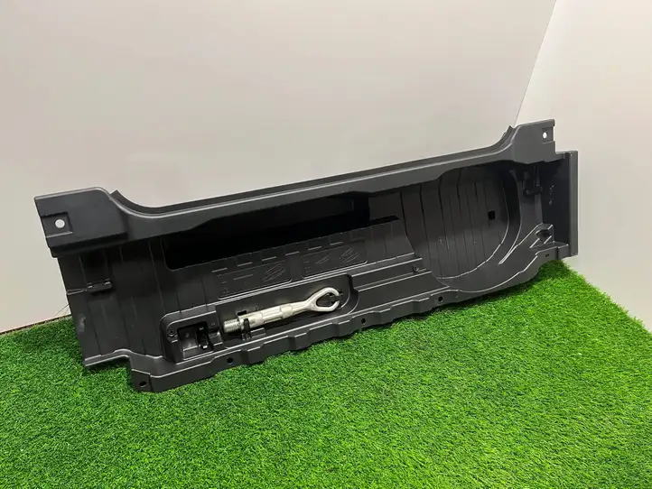 BMW X5 G05 (2018 - ) 7438263 Ящик для хранения в багажнике — фото 1