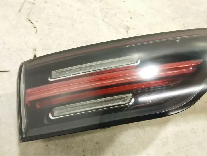 Porsche Cayenne (9Y0 9Y3) (2018 - ) 9Y0945081Q Задний фонарь в крышке багажника — фото 7