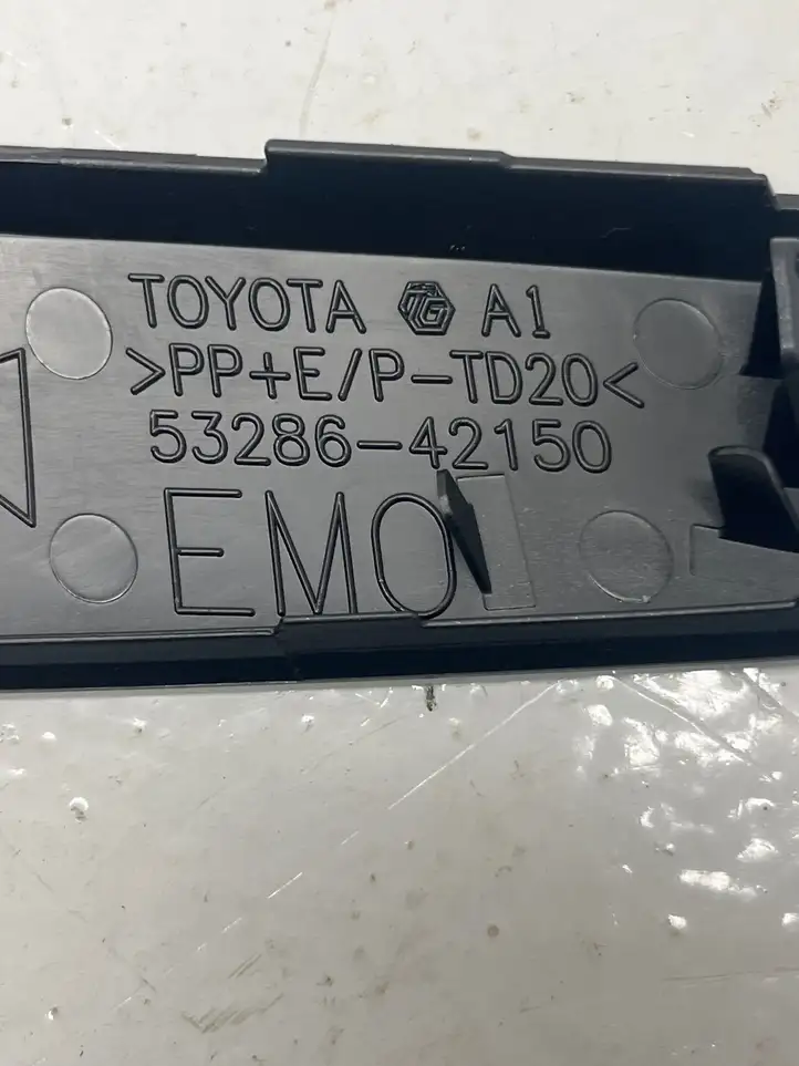 Toyota RAV 4 (XA50) (2018 - ) 5328642150 Заглушка буксировочной петли — фото 3