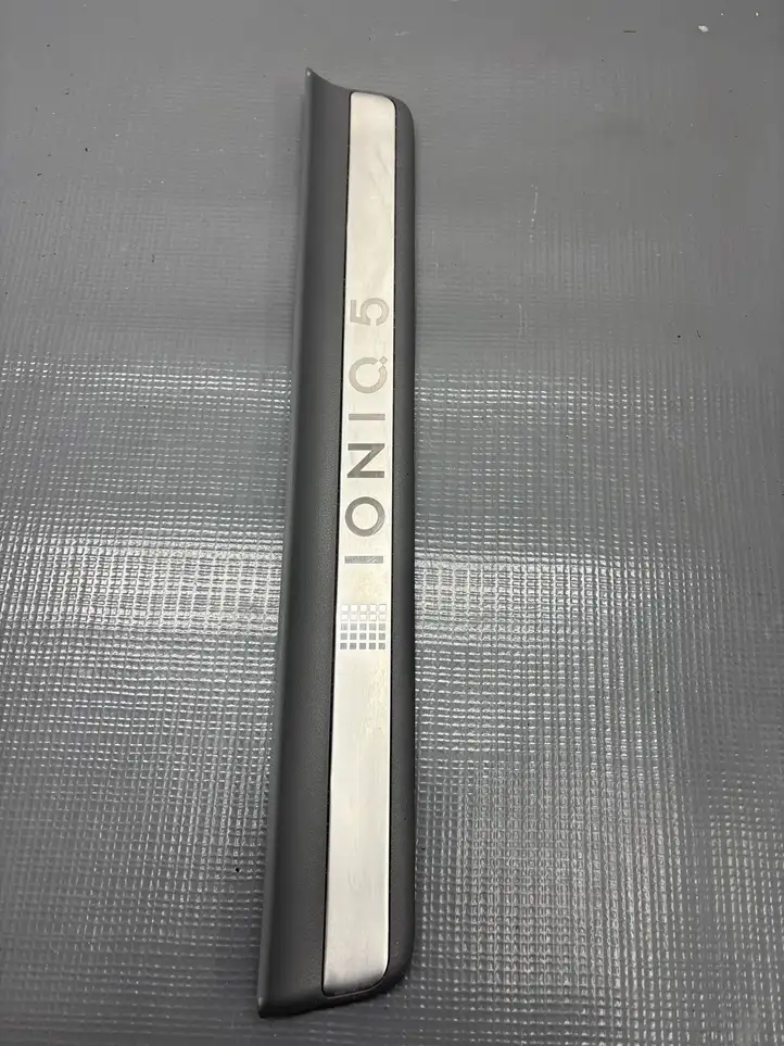 Hyundai Ioniq 5 (2021 - ) 85874G1100 Внутренняя отделка переднего порога — фото 2