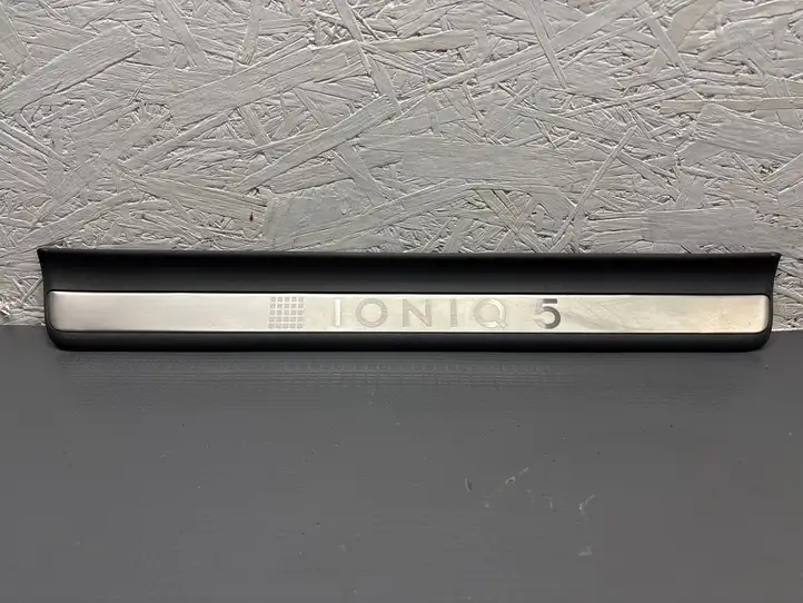 Hyundai Ioniq 5 (2021 - ) 85874G1100 Внутренняя отделка переднего порога — фото 3