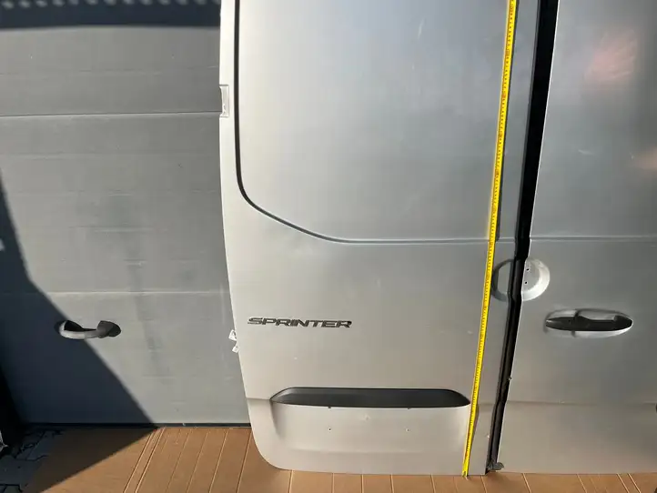 Mercedes-Benz Sprinter W907 W910 (2018 - ) Багажная дверь — фото 33