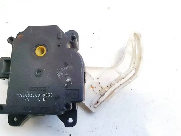 Toyota Corolla E120 E130 (2000 - 2004) ae0637008930 Двигатель задвижки потока воздуха — фото 2