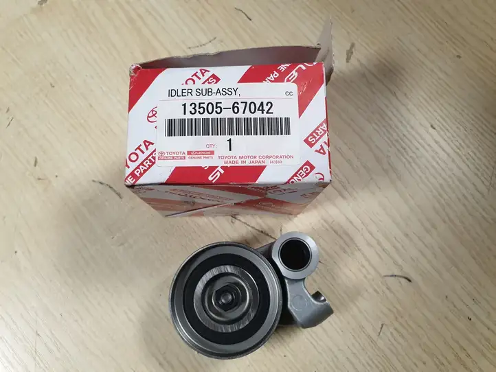 Toyota Hilux (AN120, AN130) (2015 - 2017) 1350567042 Натяжитель ремня ГРМ — фото 1