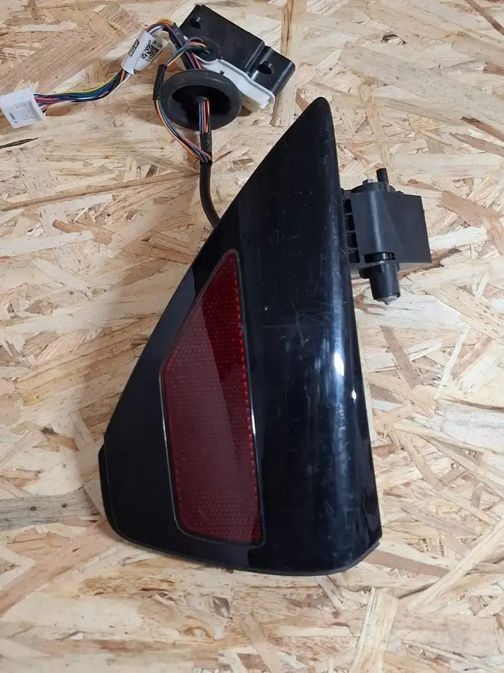 Tesla Model 3 (2017 - 2023) 109632900B Крышка зарядного разъема — фото 1