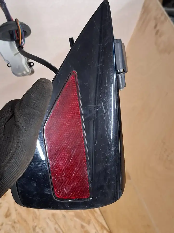Tesla Model 3 (2017 - 2023) 109632900B Крышка зарядного разъема — фото 5