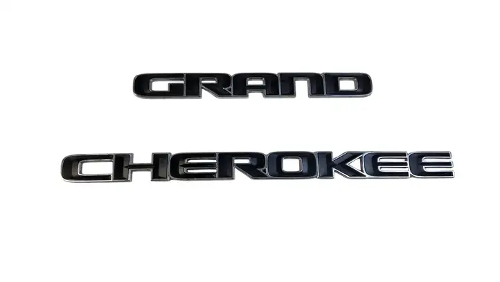 Jeep Grand Cherokee (2010 - 2021) GRANDCHEROKEE Эмблема модели — фото 1