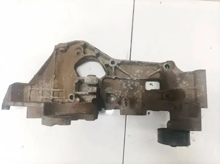 Seat Toledo II (1M) (1998 - 2006) 038903143h Кронштейн двигателя — фото 3