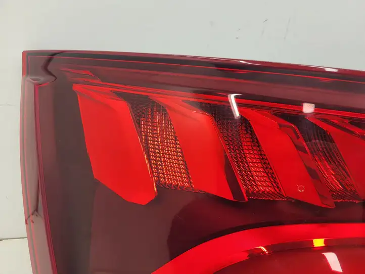 Audi Q5 SQ5 (2017 - ) Задний фонарь в крышке багажника — фото 4