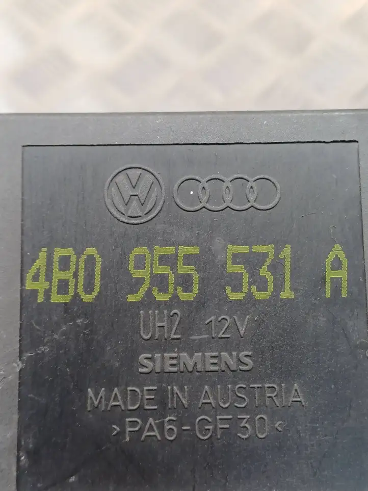 Audi A3/S3 8L (2000 - 2003) 4B0955531A Реле интервала стеклоочистителей — фото 3