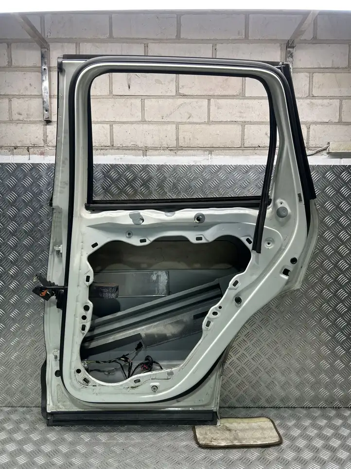 Volkswagen Touareg II (2010 - 2018) Задняя дверь — фото 3