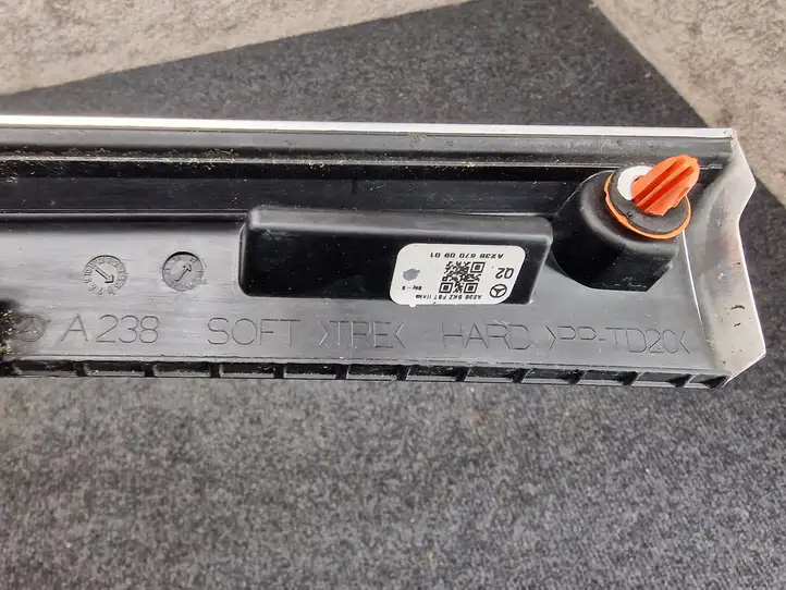 Mercedes-Benz E W238 (2017 - ) A2386700901 Облицовка заднего бокового стекла — фото 3