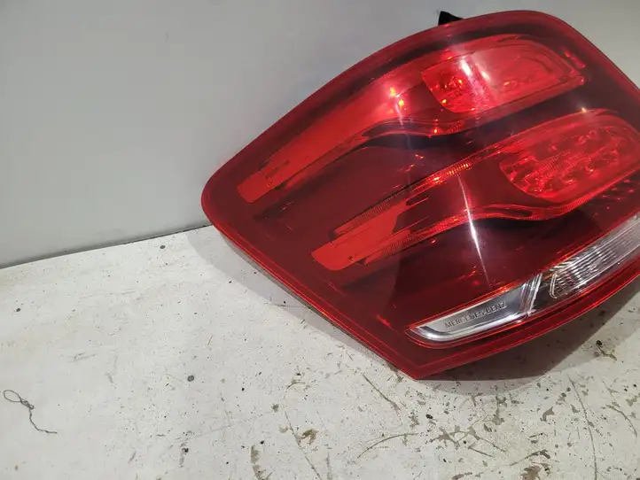 Mercedes-Benz GLK X204 (2008 - 2016) A2049066003 Задний фонарь в кузове — фото 4