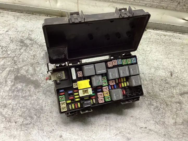 Dodge Journey (2007 - 2011) 04692290AC Блок предохранителей — фото 1