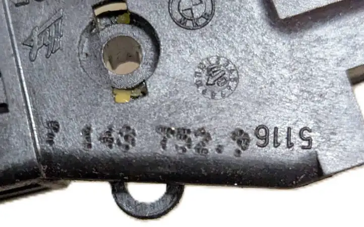 BMW 7 E65 E66 (2001 - 2008) 10862510GE Кнопка бардачка — фото 3