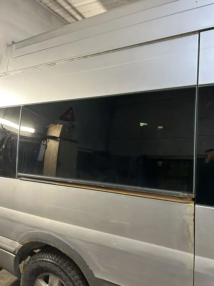 Ford Transit (2006 - 2013) Боковое стекло в середине кузова — фото 1