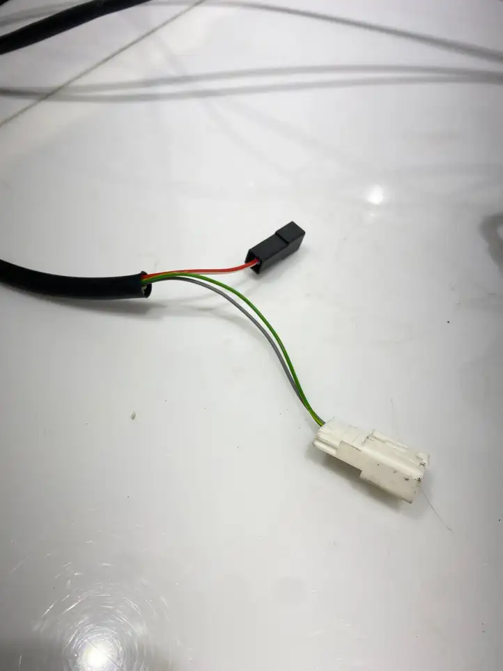 Toyota Yaris (2014 - 2019) Розетка прицепа — фото 4