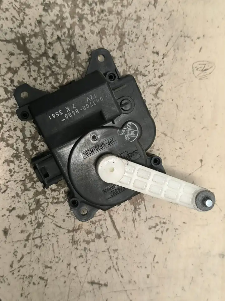 Toyota Corolla Verso AR10 (2004 - 2009) 0637008680 Двигатель задвижки потока воздуха — фото 6