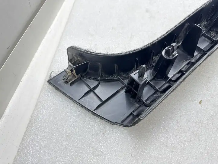 Tesla Model Y (2019 - 2024) 149295300C Задняя боковая обшивка салона — фото 7
