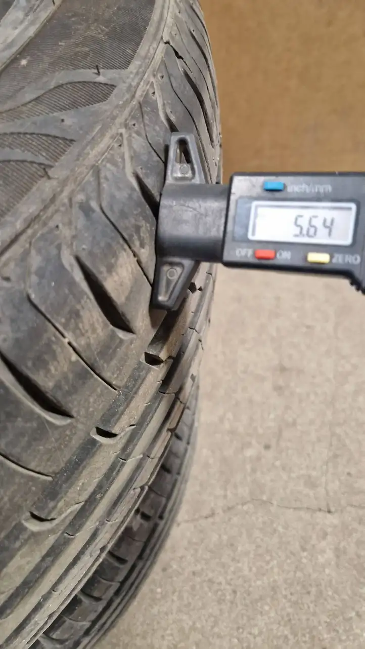 Volkswagen Touareg I (2002 - 2010) Зимняя шина R18 — фото 8