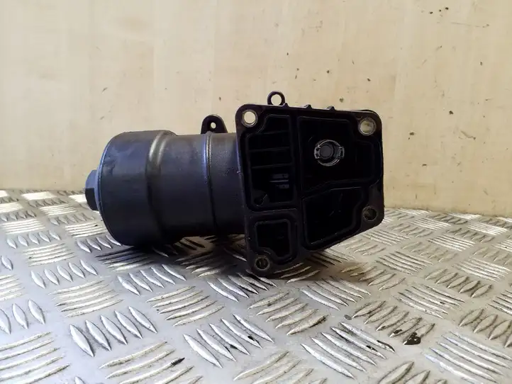 Volkswagen PASSAT CC (2008 - 2012) 03L115389C Кронштейн масляного фильтра — фото 2