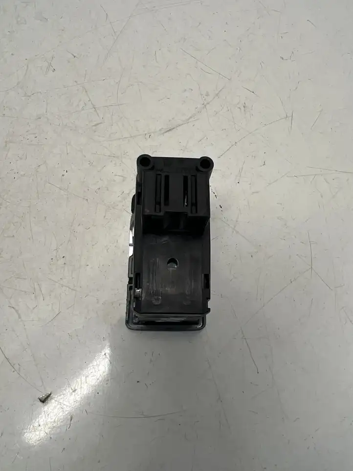 Volkswagen Golf VII (2013 - 2019) 5G0927225D Кнопка ручного тормоза — фото 3
