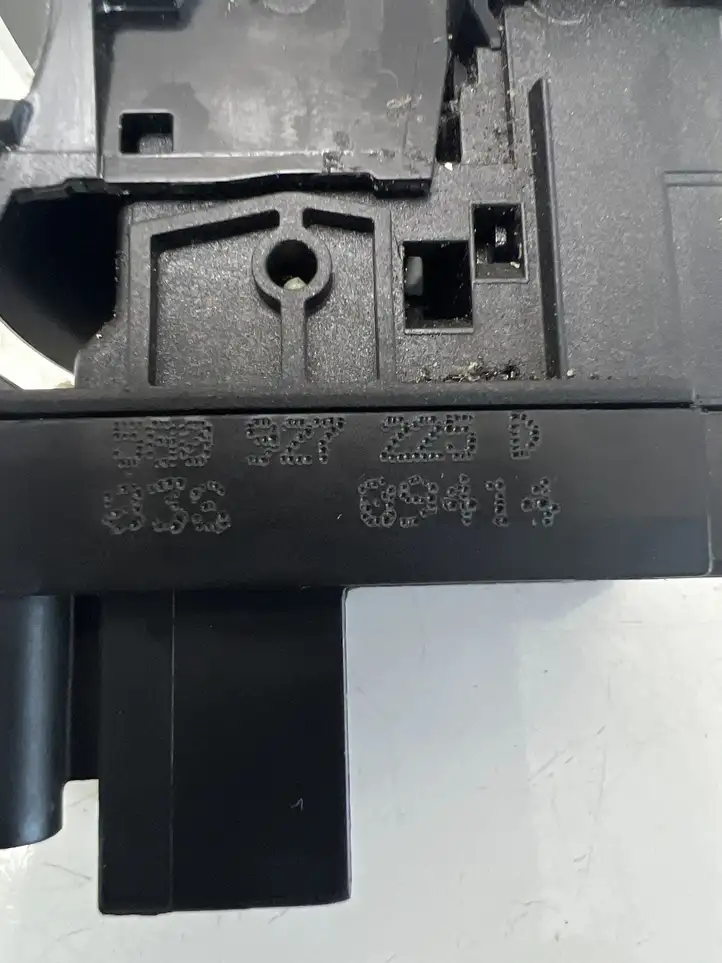 Volkswagen Golf VII (2013 - 2019) 5G0927225D Кнопка ручного тормоза — фото 4